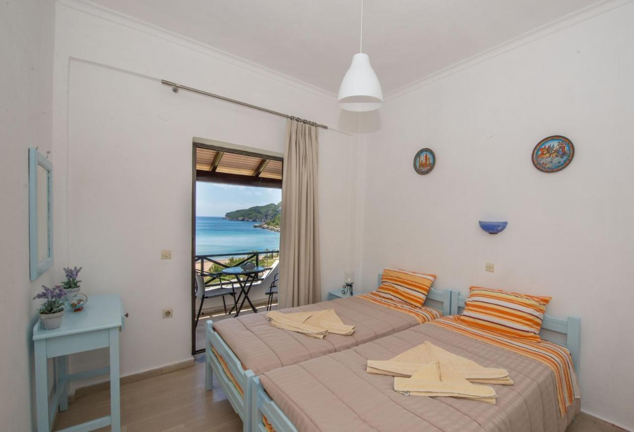 Spiros And Polyxeni Apartments Afión Eksteriør bilde